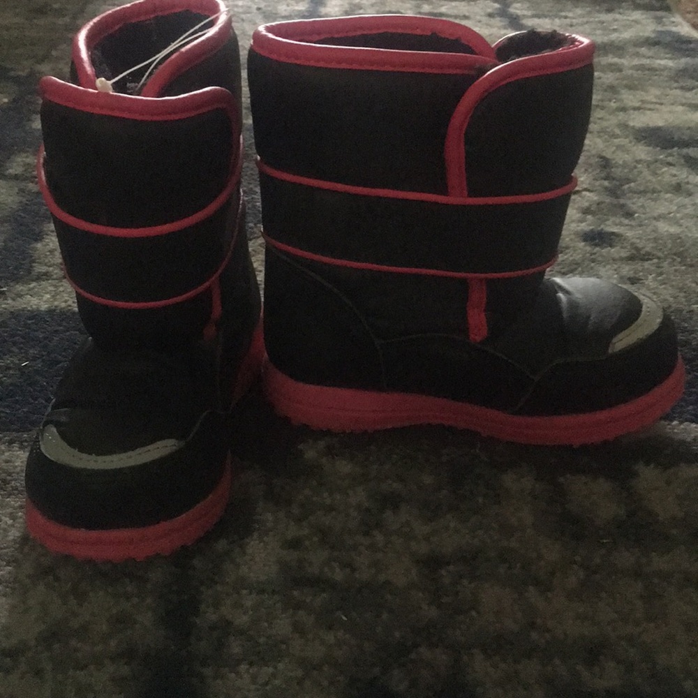 Snow boots